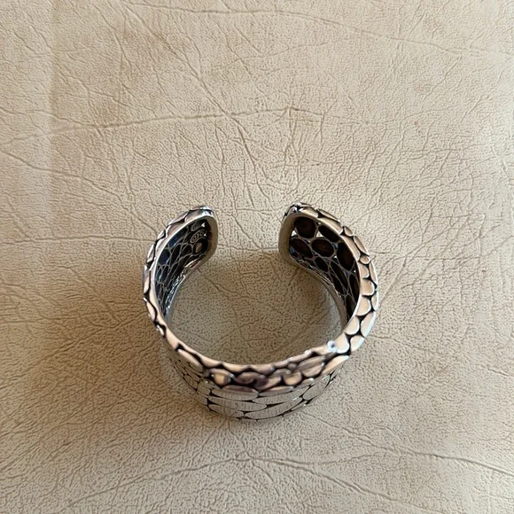 JOHN HARDY Kali Collection Sterling Silver Overlap Wide Cuff Bracelet - Picture 4 of 10